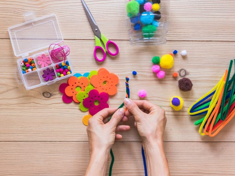 Hacer manualidades, un hobby que mejora las relaciones familiares