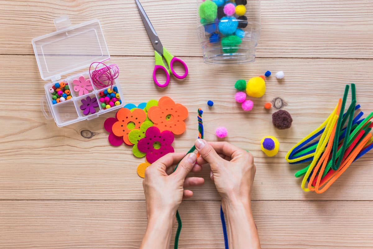 Hacer manualidades, un hobby que mejora las relaciones familiares