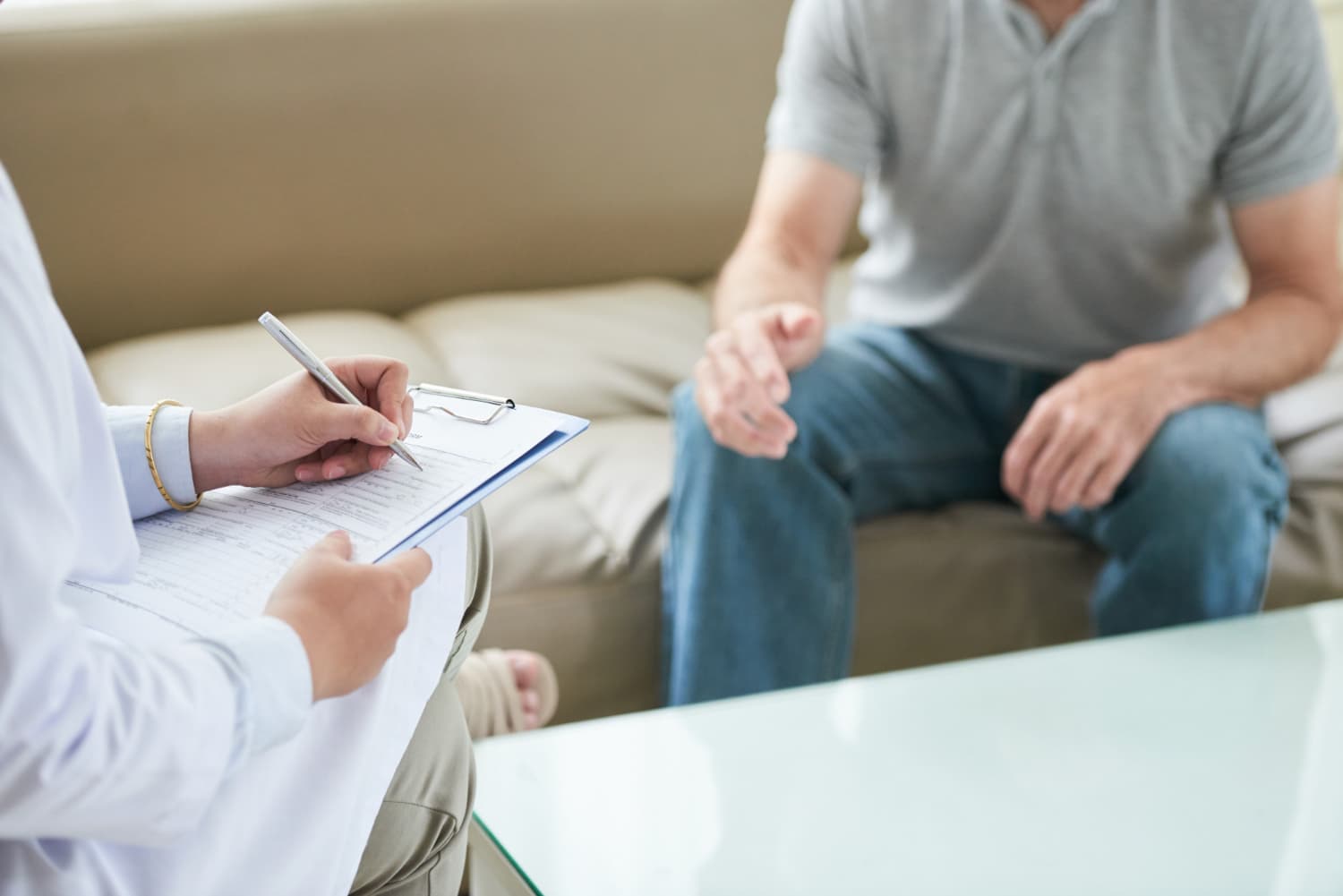 La importancia de acceder a la terapia psicológica sin barreras económicas en la sociedad actual